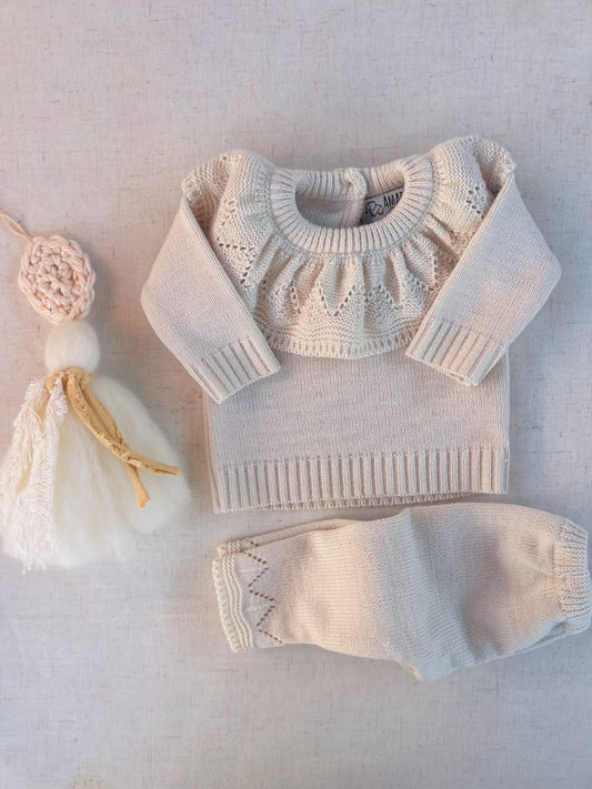 Conjunto cremita con volado