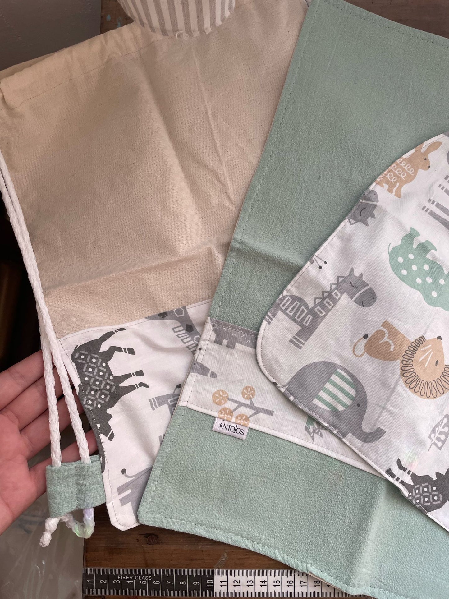 Kit Jardín animales de la jungla y liso verde menta