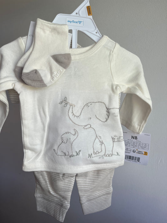 Set 4 piezas pantalón, remera, medias y gorro Elefante NB