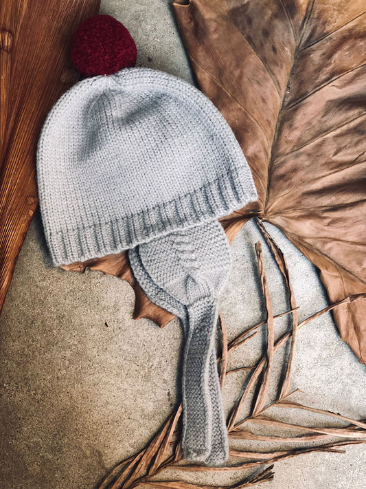 Gorro tejido con pompón